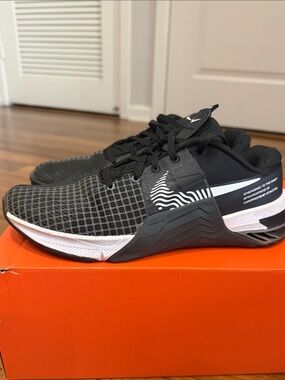 Women’s Nike Metcon 8 size 8.5US